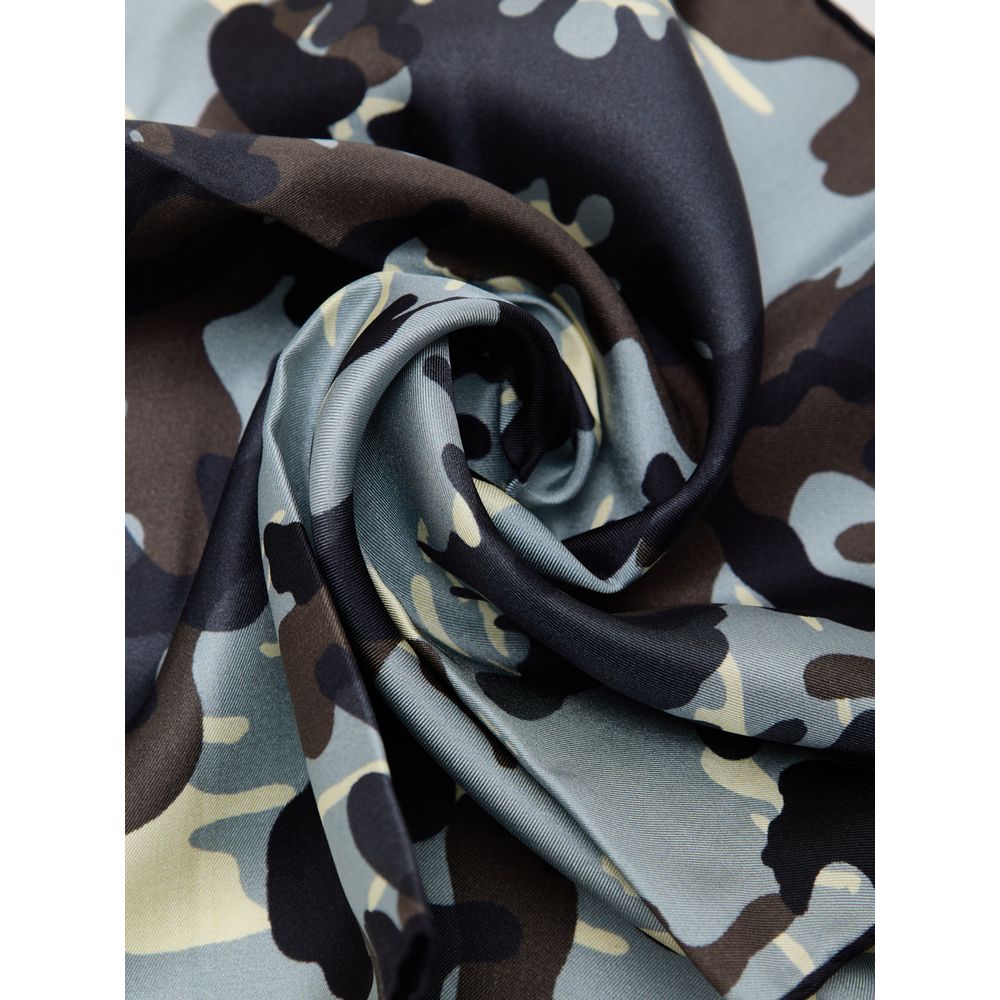 Clutch Handbag by Tom Ford for unisex in silk gray, light-grey, camouflage & print features a architectural silhouette, showcasing a secure , ample , and versatile for a architectural finish.