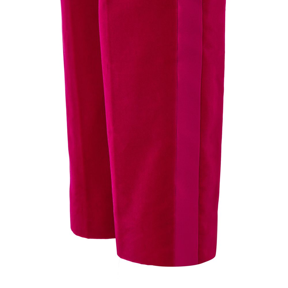 Trousers by Tom Ford for women in cotton satin fuchsia presents a perennial silhouette, meticulously tailored with a straight-leg cut, long finish, and an elegant .