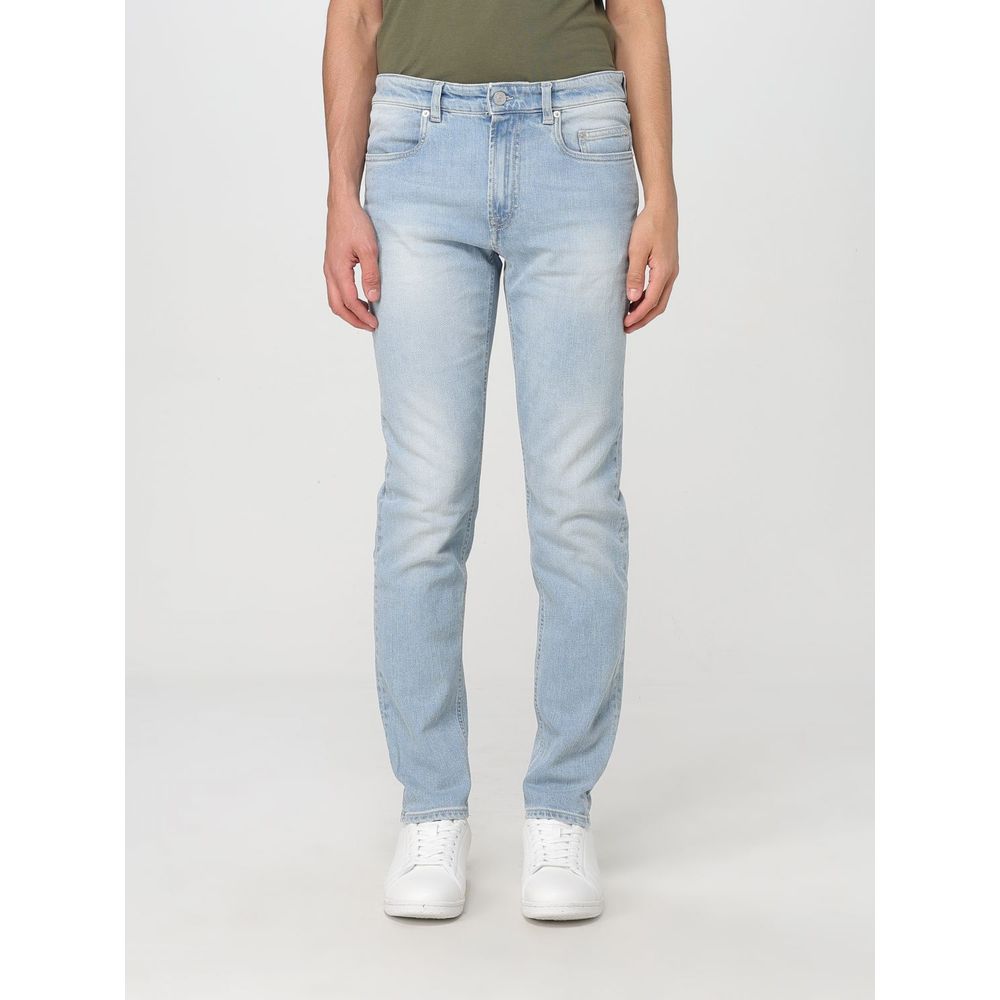 Jeans by Siviglia for men in denim blue features an refined tailoring silhouette, showcasing a premium slim with a and long cut for a refined tailoring look.