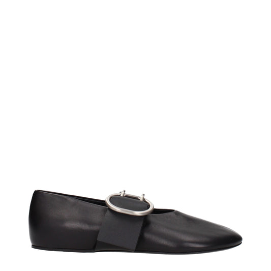 Ballet Flat Shoes by Jil Sander for women in leather black presents a impeccable silhouette as Women's Leather Ballet Flat Shoes, artfully designed with a and a impeccable for a refined, upscale finish.