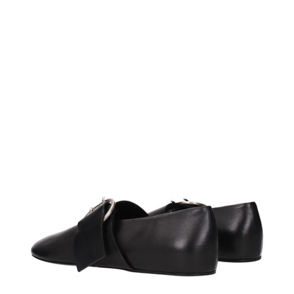 Ballet Flat Shoes by Jil Sander for women in leather black presents a effortless chic silhouette, showcasing the Women's Leather Ballet Flat Shoes design with a effortless chic and for a sophisticated look.
