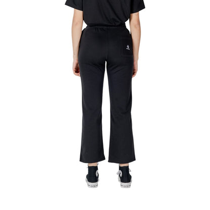 Activewear Jogger Pants by Converse for women in cotton polyester black features an ergonomic and with a ergonomic long, showcasing innovative for a ergonomic look.