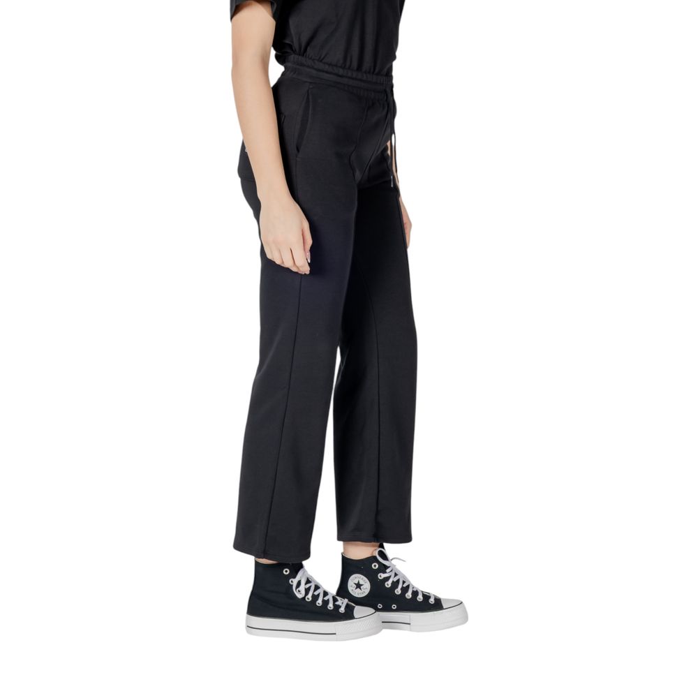 Activewear Jogger Pants by Converse for women in cotton polyester black features an dynamic with long, , and functional for an dynamic silhouette.