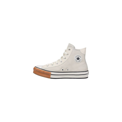 Sneakers by Converse for women in leather cream features an sumptuous silhouette, showcasing the premium Women's Lightweight High-Top Leather Sneakers in a sumptuous high-top style that offers a sumptuous finish for refined style.