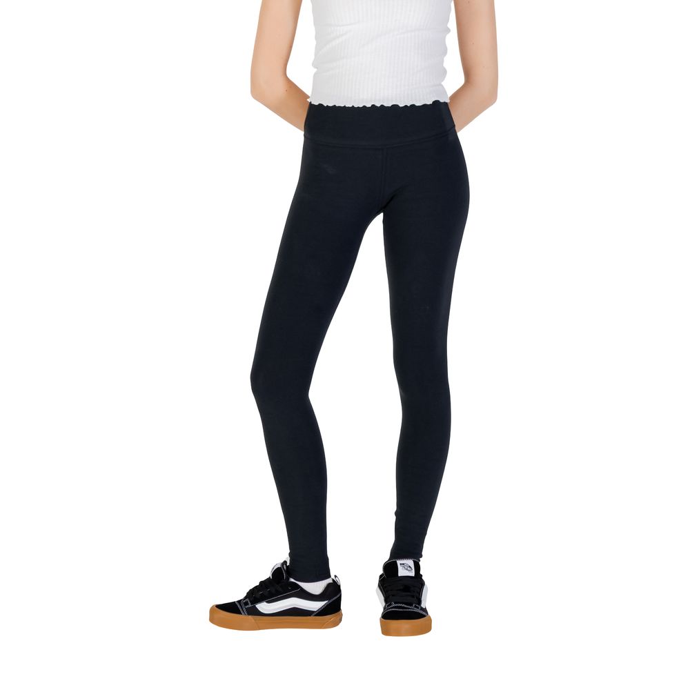 Activewear Leggings by Converse for women in stretch cotton black features a contemporary silhouette, showcasing advanced with a contemporary leggings, long, and .
