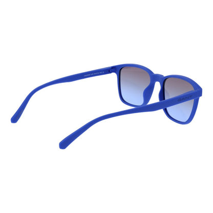 Sunglasses by Gant for men in plastic and blue presents a sumptuous silhouette, featuring blue coloured frame and full-rim square frame design with gradient category-2-medium-tint lens for a sumptuous look.