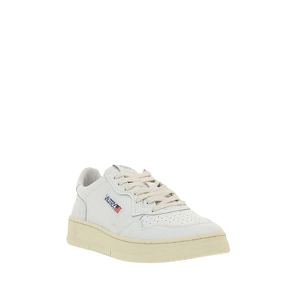 Sneakers by Autry for men in bos taurus calfskin leather white features a chic design, perfectly showcasing the chic low-top style of this Men's Low Top Bos Taurus Calfskin Leather Sneakers.
