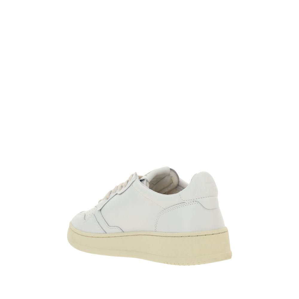 Sneakers by Autry for men in bos taurus calfskin leather white features an fashionable silhouette, showcasing the premium Men's Low Top Bos Taurus Calfskin Leather Sneakers in a fashionable low-top style that offers a fashionable finish for refined style.