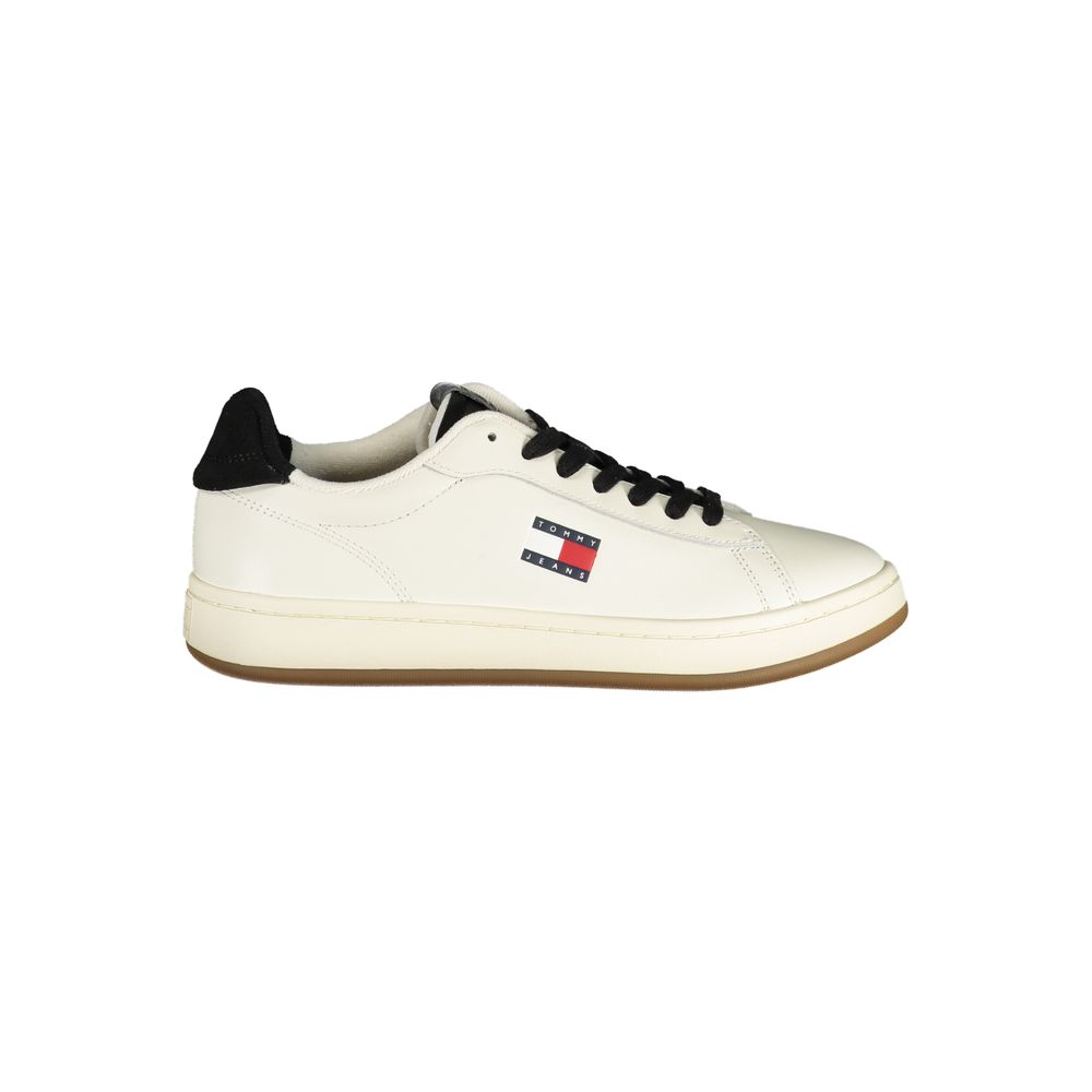 Sneakers by Tommy Hilfiger for women in polyester leather black, white & print presents a sumptuous silhouette, artfully capturing the essence of the Ecru Women's Low-Top Polyester Leather Sneakers with its sumptuous low-top style design.