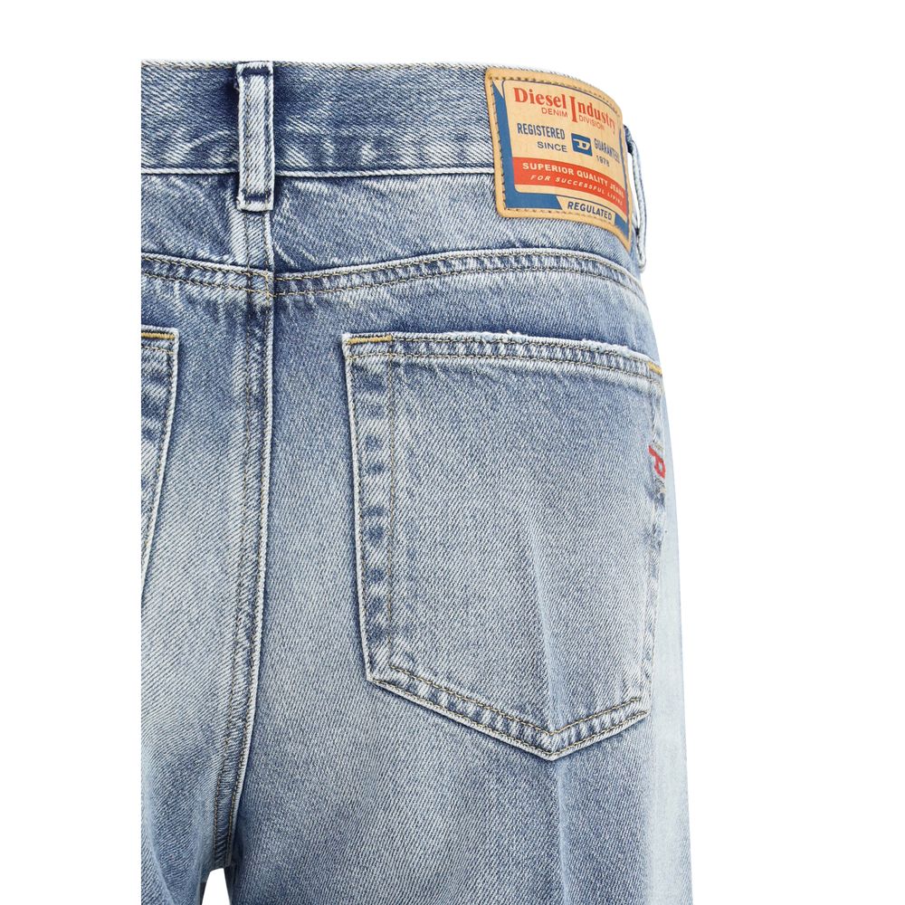 Jeans by Diesel for women in lyocell & denim cotton blue presents a refined pantology silhouette, artfully defined by a refined pantology bootcut & regular-fit, long, and a sophisticated high rise.