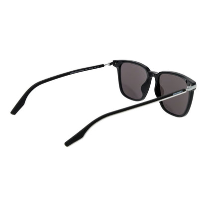 Sunglasses by Converse for unisex in rubber and black presents a sumptuous silhouette, featuring black coloured frame and full-rim square frame design with non-polarized category-3-dark-tint lens for a sumptuous look.