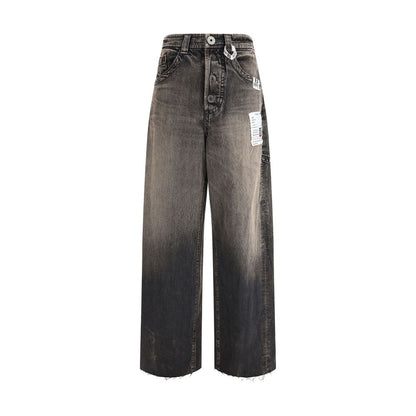 Jeans by Maison Mihara Yasuhiro for women in denim cotton black features an sophisticated and wide & oversized with a precise long, creating a sophisticated and sophisticated silhouette.
