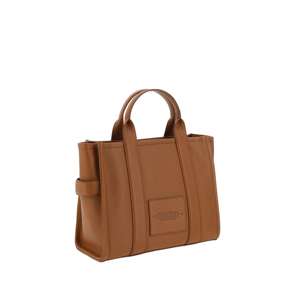 Medium Tote Handbag by Marc Jacobs for women in bos taurus calf grained leather brown & monogram features an refined silhouette, showcasing a secure zipper, ample , and versatile shoulder-strap, handle & adjustable-strap for a sophisticated refined aesthetic.