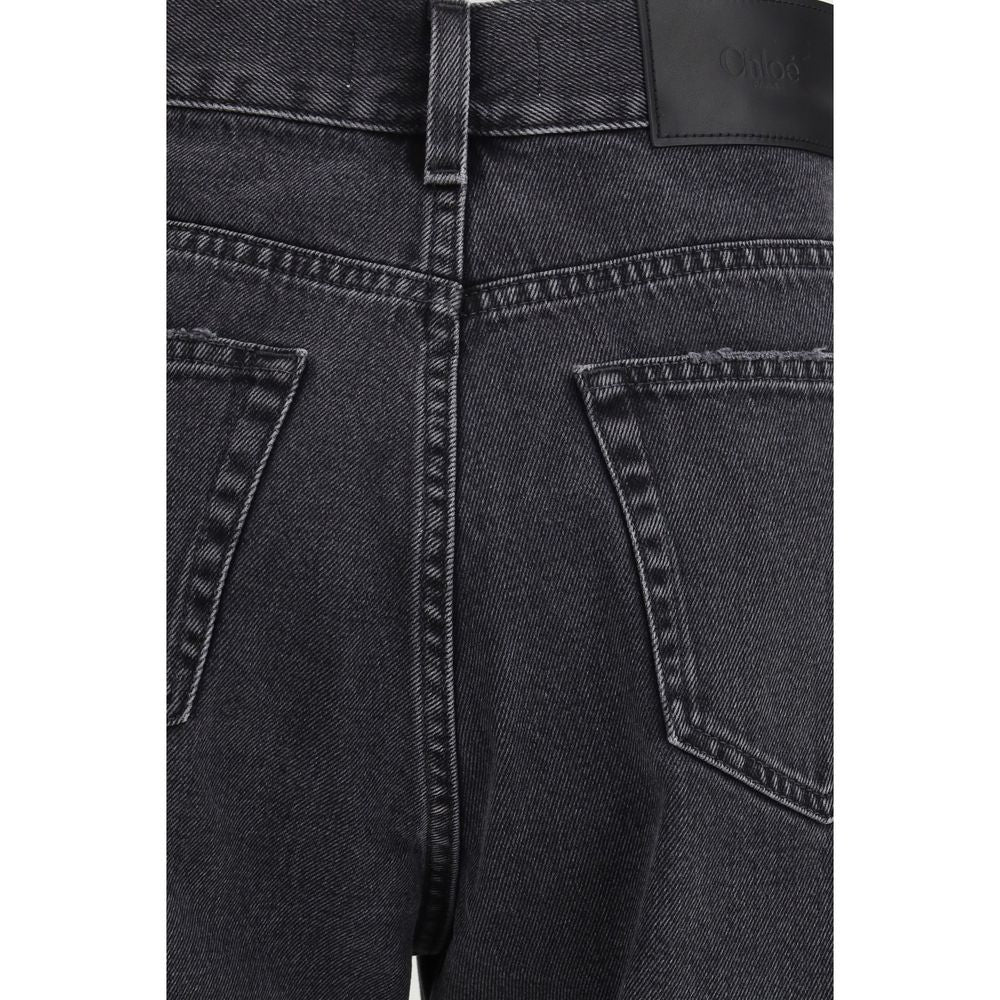 Jeans by Chloé for women in cotton denim black & signature features an sophisticated high rise and regular-fit & cropped with a precise cropped, creating a sophisticated and sophisticated silhouette.