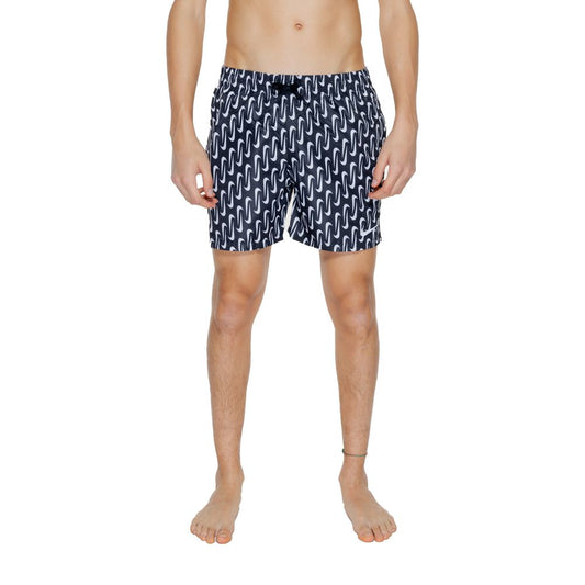 Swim Shorts by Nike for men in polyester black features an dramatic silhouette that defines the luxurious aesthetic and refined cut of the Men's Quick-Drying Polyester Swim Shorts.
