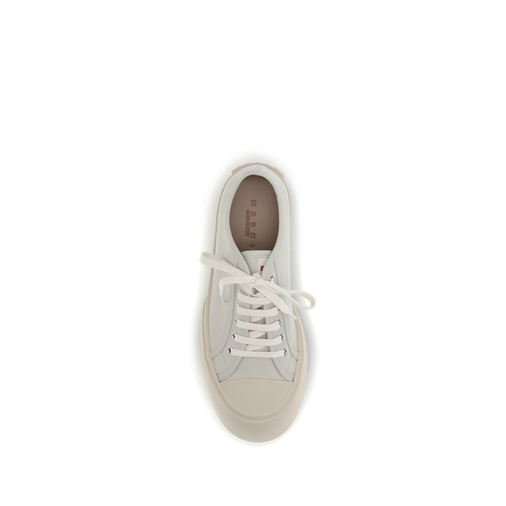 Sneakers by Marni for men in bos taurus calf leather white presents a sumptuous silhouette, artfully capturing the essence of the Men's Fashion Bos Taurus Calf Leather Sneakers with its sumptuous fashion style design.