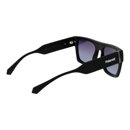 Sunglasses by Polaroid for unisex in plastic and black featuring an opulent full-rim square frame design with a sophisticated black coloured frame finish and high-performance gradient category-3-dark-tint lens.