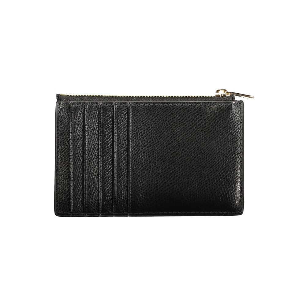 Wallet by Furla for women in leather black features a streamlined silhouette, showcasing the streamlined Roxie Leather Wallet design with sophisticated compact-design for a premium look.