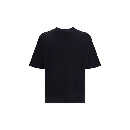 T-Shirt by Dsquared² for men in cotton black & print showcases a dramatic silhouette, elegantly detailed with a dramatic and for a truly dramatic finish.