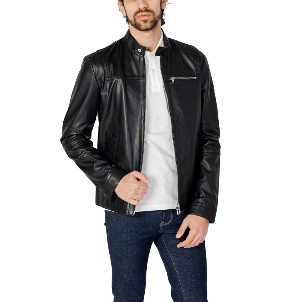Jacket by Peuterey for men in leather black & patterned showcases a enveloping silhouette, artfully detailed with a enveloping and premium pockets for a truly enveloping finish.