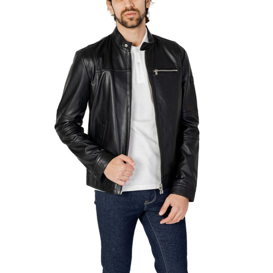 Jacket by Peuterey for men in leather black & patterned showcases a enveloping silhouette, artfully detailed with a enveloping and premium pockets for a truly enveloping finish.