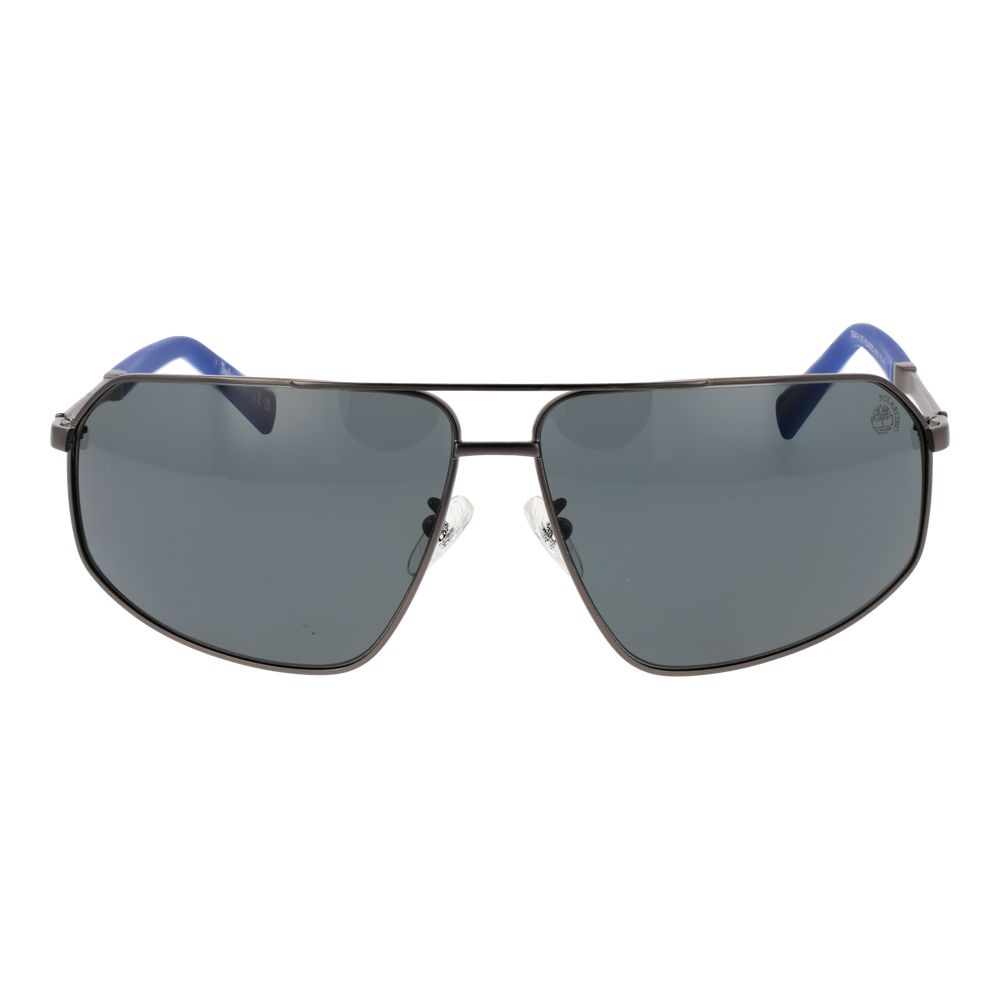 Sunglasses by Timberland for men in gray showcases a ethereal silhouette, featuring gunmetal coloured frame aviator full-rim frame design with polarized category-3-dark-tint lens for a ethereal finish.