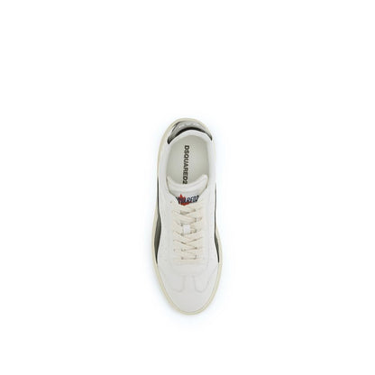 Sneakers by Dsquared² for men in bos taurus calf leather multicolor presents a sumptuous silhouette, artfully capturing the essence of the College Rider Men's Low Top Bos Taurus Calf Leather Sneakers with its sumptuous low-top style design.