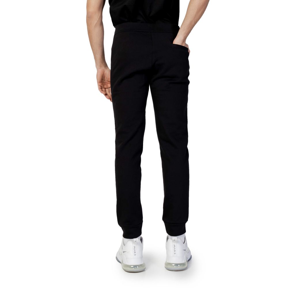 Trousers by Armani Exchange for men in cotton black, patterned & print features an on trend silhouette, showcasing a sophisticated athletic with a long and for an on trend finish.