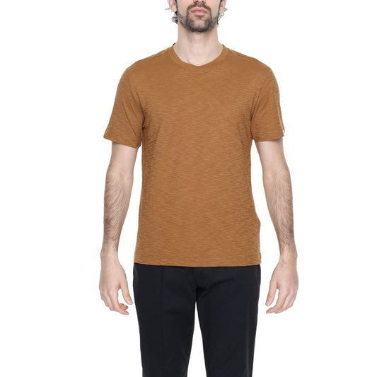Activewear T-Shirt by Liu Jo for men in cotton brown features an contemporary design with , a length, and a contemporary round neckline.